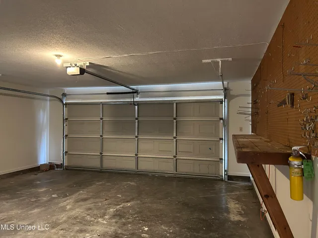 $2,200 | 1659 Riverwood Drive, Jackson, MS 39211