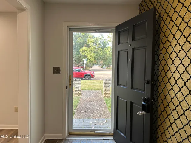 $2,200 | 1659 Riverwood Drive, Jackson, MS 39211