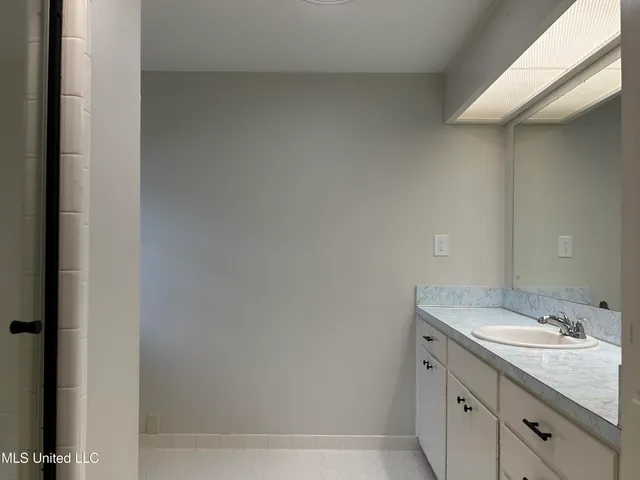 $2,200 | 1659 Riverwood Drive, Jackson, MS 39211