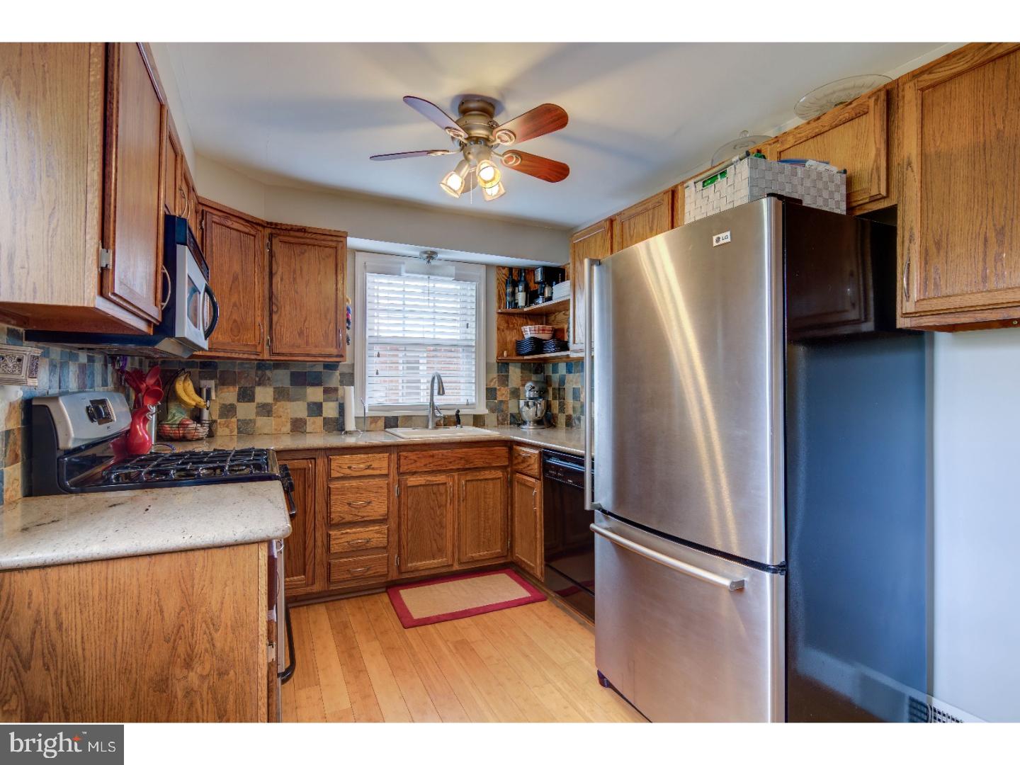 945 Greenbriar Lane Springfield, PA 19064 - Photo 8 of 25 Gallery Image 8