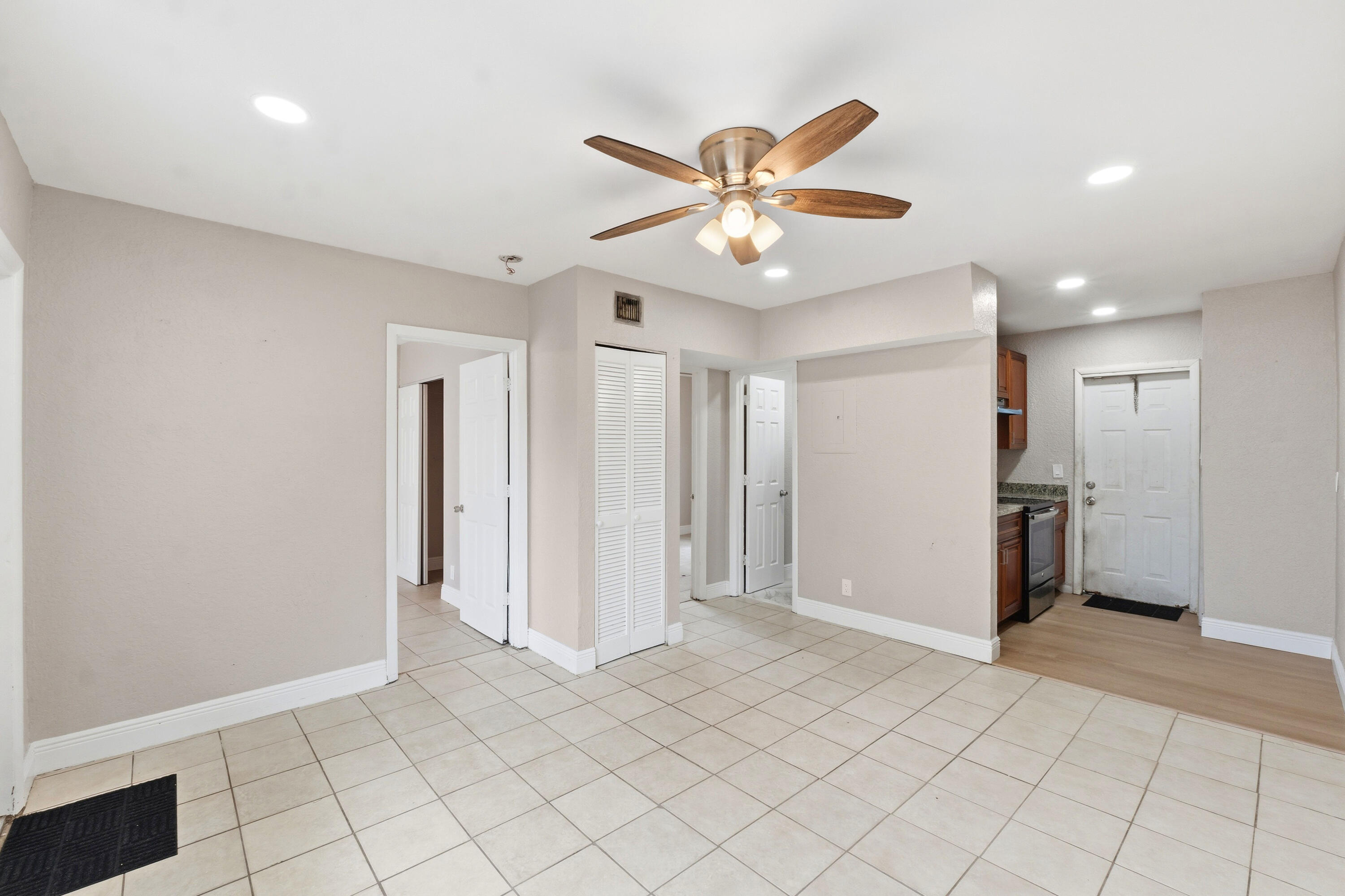 166 Southwest 3rd Street, Unit AD Deerfield Beach, FL 33441 - Photo 28 of 33 166 SW 3rd St_024