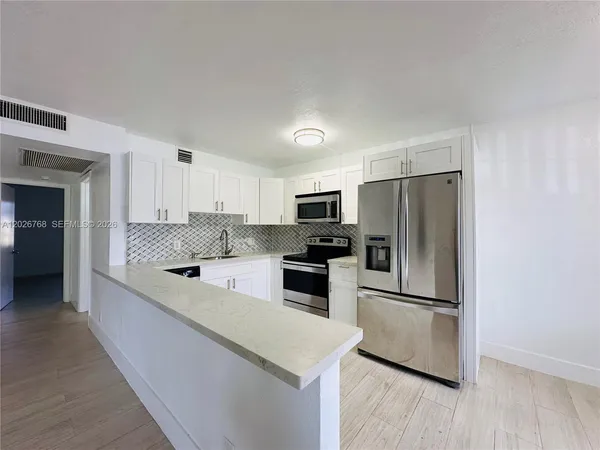 $1,900 | 850 Southwest 133rd Terrace, Unit 105B, Pembroke Pines, FL 33027