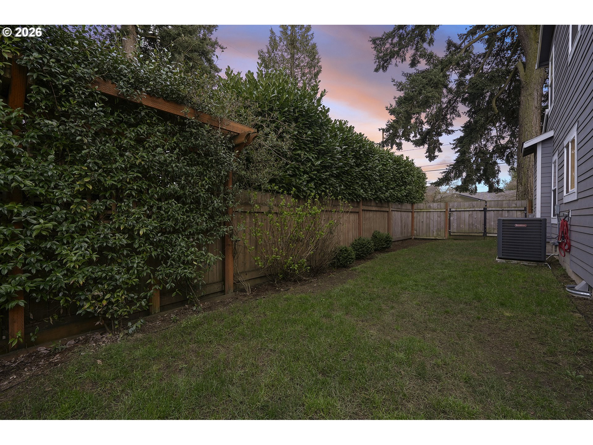 3307 North Terry Street Portland, OR 97217 - Photo 35 of 37 a backyard of a house with lots of green space