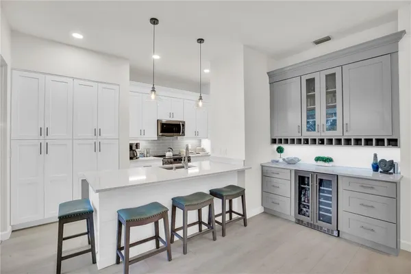 $520,000 | 1315 Winding Oaks Circle East, Unit 905, Vero Beach, FL 32963