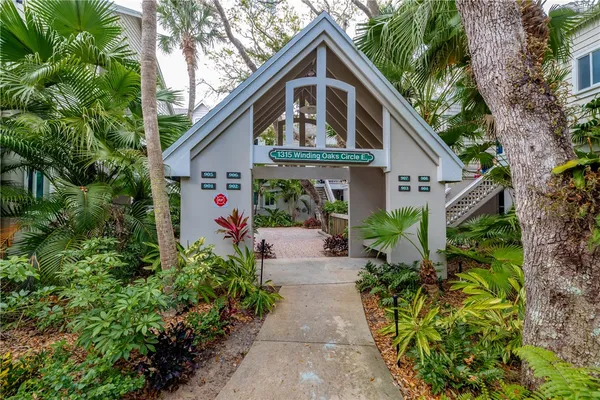 $520,000 | 1315 Winding Oaks Circle East, Unit 905, Vero Beach, FL 32963