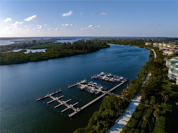 $520,000 | 1315 Winding Oaks Circle East, Unit 905, Vero Beach, FL 32963