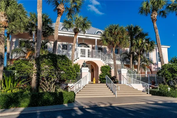 $520,000 | 1315 Winding Oaks Circle East, Unit 905, Vero Beach, FL 32963