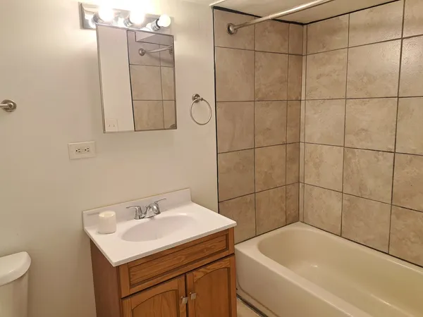 $1,390 | 5310 West Pensacola Avenue, Unit GR, Chicago, IL 60641