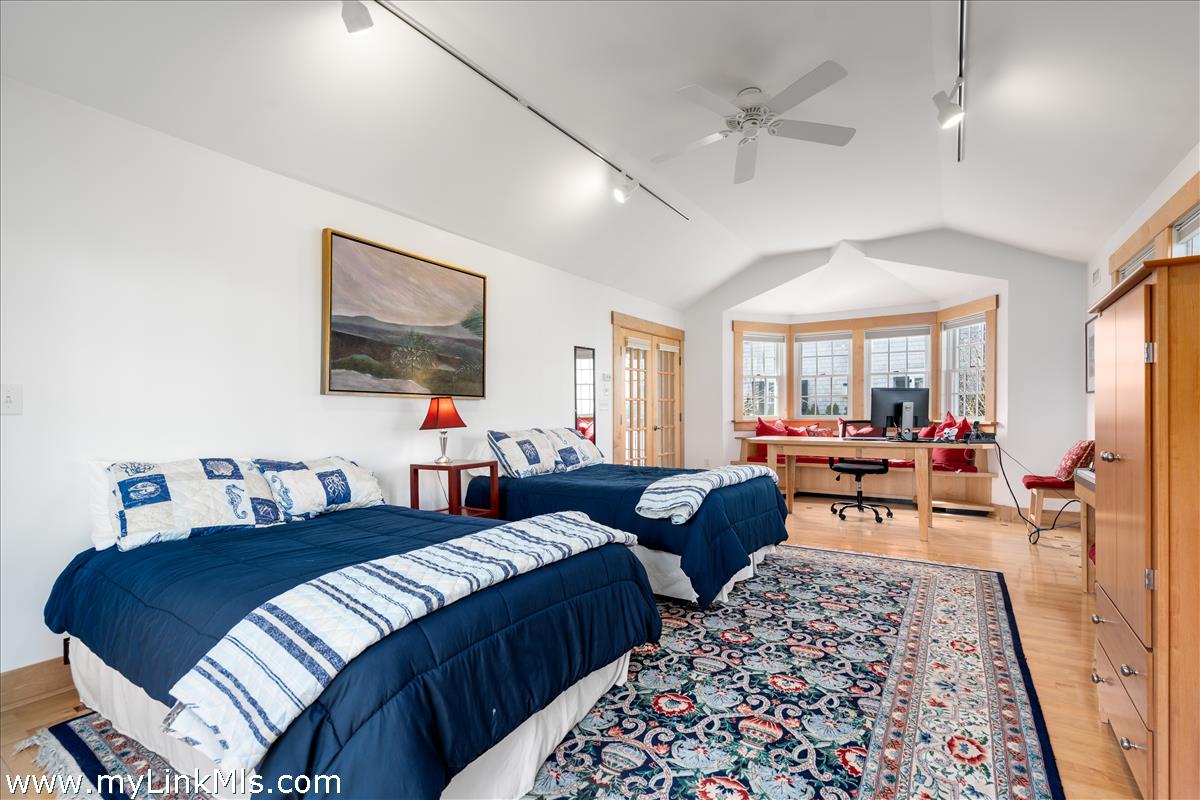 62 North Summer Street Edgartown, MA 02539 - Photo 17 of 41