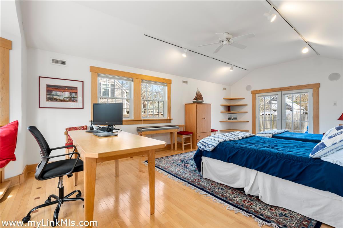 62 North Summer Street Edgartown, MA 02539 - Photo 18 of 41