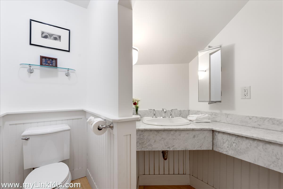 62 North Summer Street Edgartown, MA 02539 - Photo 19 of 41