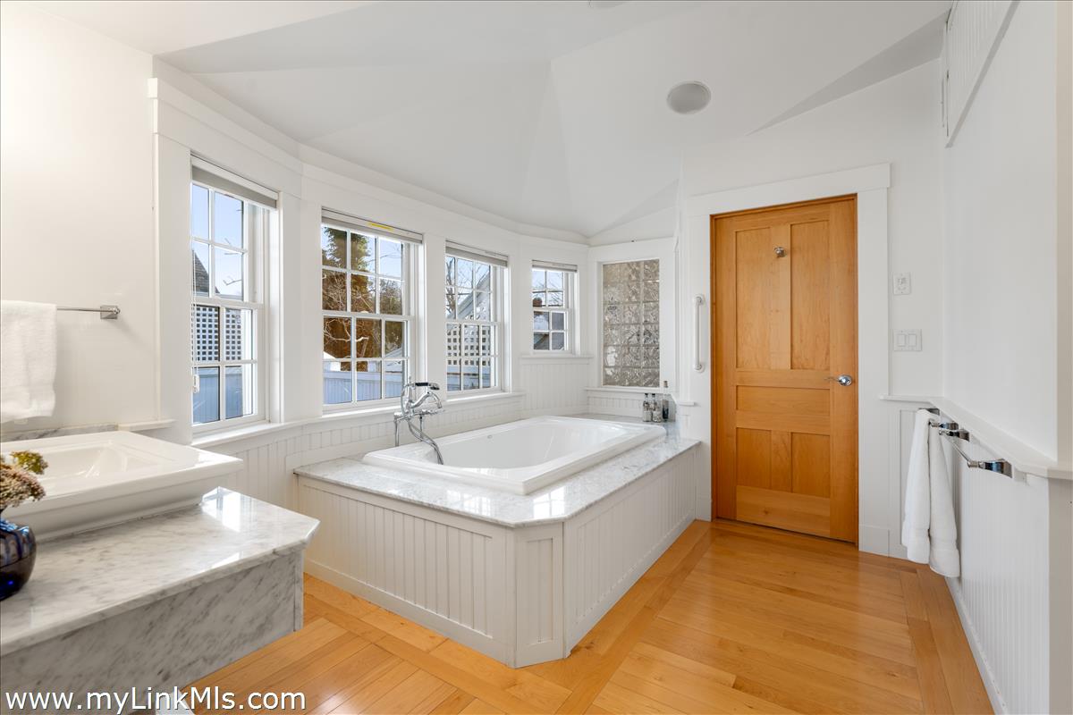 62 North Summer Street Edgartown, MA 02539 - Photo 27 of 41