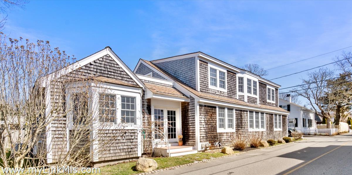 62 North Summer Street Edgartown, MA 02539 - Photo 3 of 41