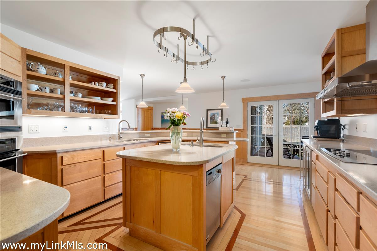 62 North Summer Street Edgartown, MA 02539 - Photo 5 of 41 Kitchen