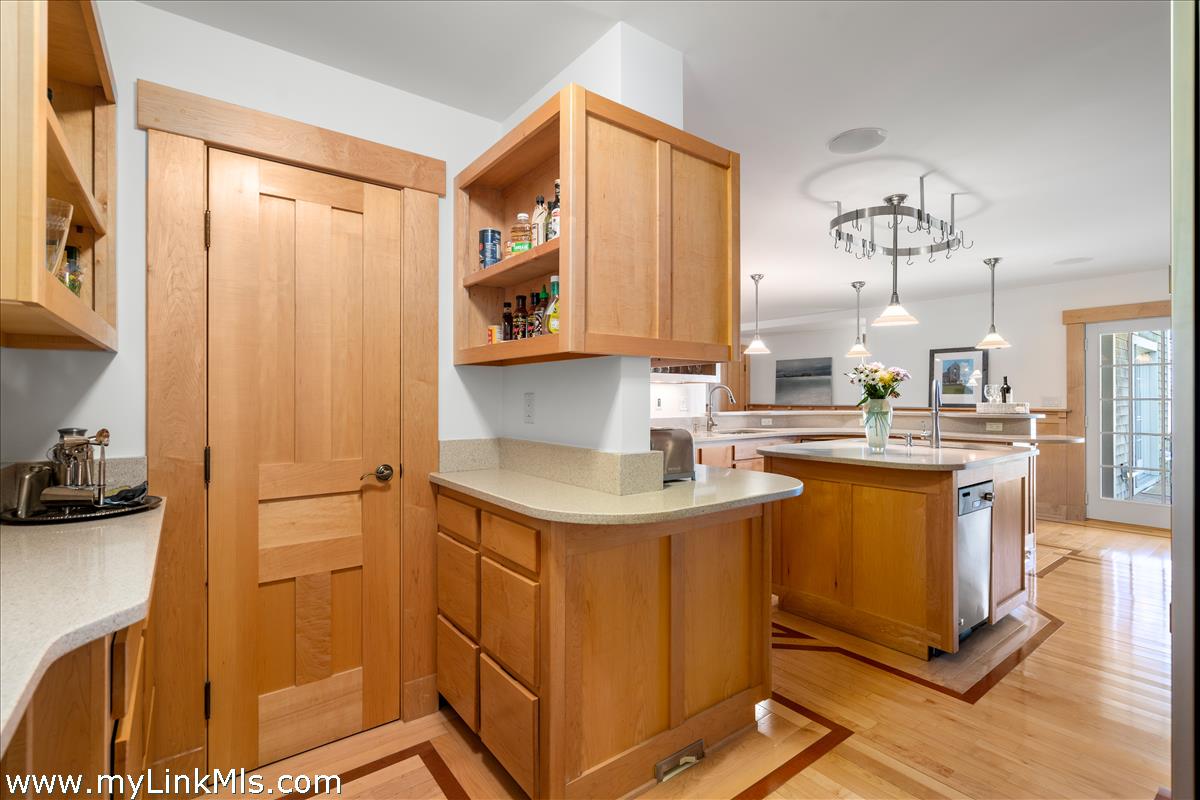62 North Summer Street Edgartown, MA 02539 - Photo 6 of 41 Kitchen