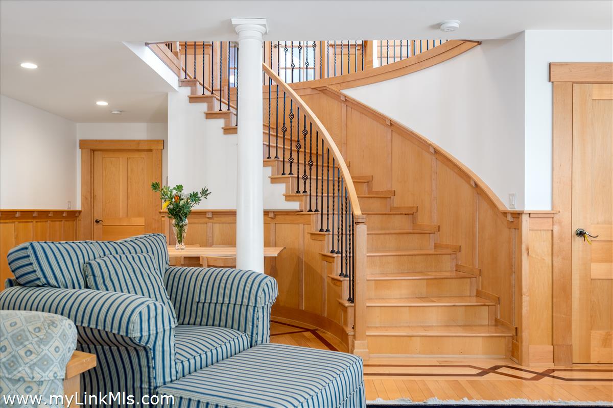 62 North Summer Street Edgartown, MA 02539 - Photo 10 of 41