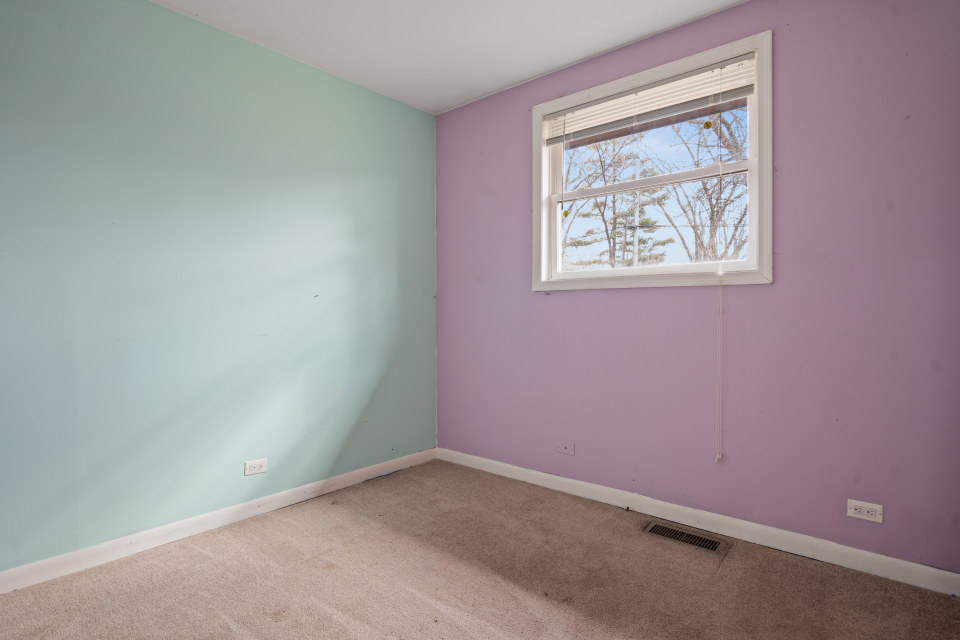 531 Silverleaf Boulevard Carol Stream, IL 60188 - Photo 15 of 25 an empty room with a window