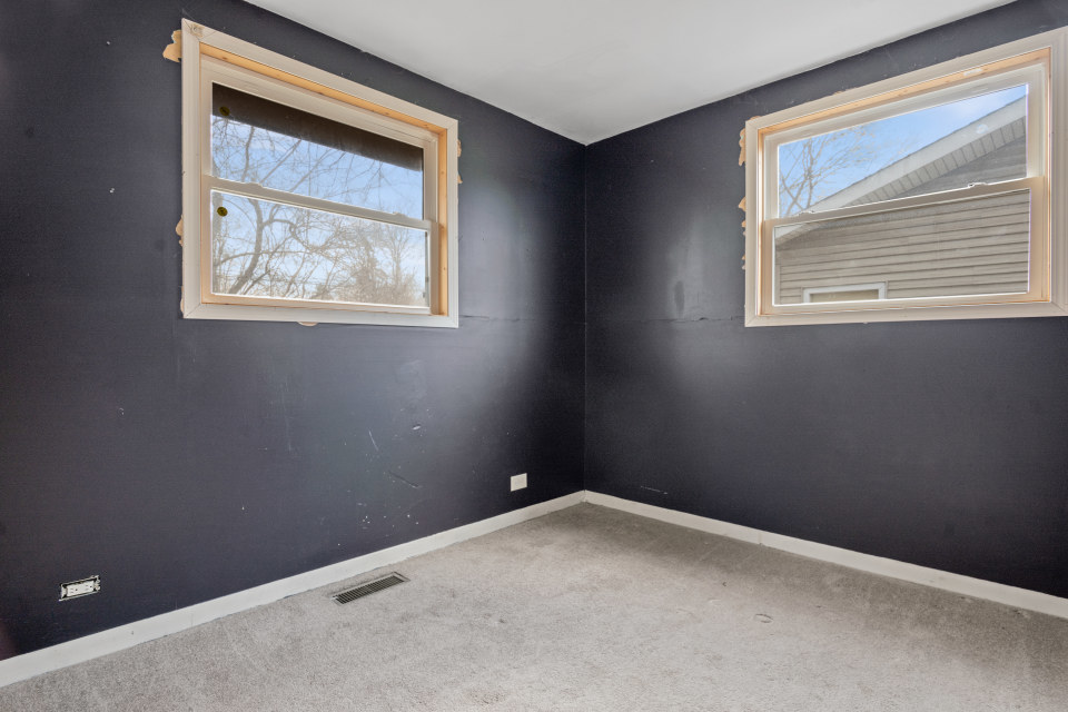 531 Silverleaf Boulevard Carol Stream, IL 60188 - Photo 18 of 25 a view of an empty room with a window