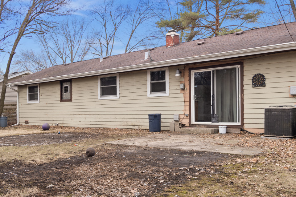 531 Silverleaf Boulevard Carol Stream, IL 60188 - Photo 22 of 25 a view of a house with a yard