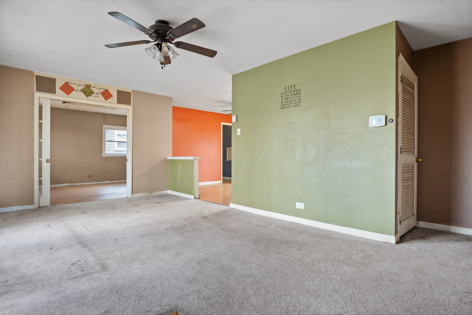 531 Silverleaf Boulevard Carol Stream, IL 60188 - Photo 8 of 25 a view of a livingroom with a ceiling fan window and staircase