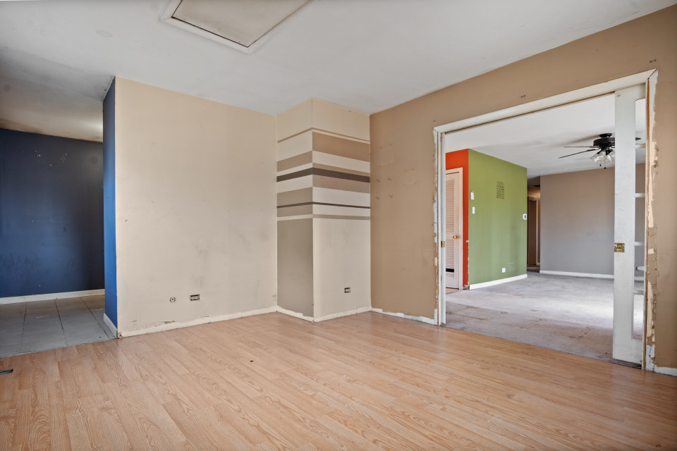531 Silverleaf Boulevard Carol Stream, IL 60188 - Photo 10 of 25 a view of empty room with wooden floor