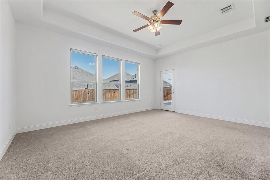 3120 Stonelake Ridge Lewisville, TX 75010 - Photo 15 of 40 an empty room with closet and a ceiling fan