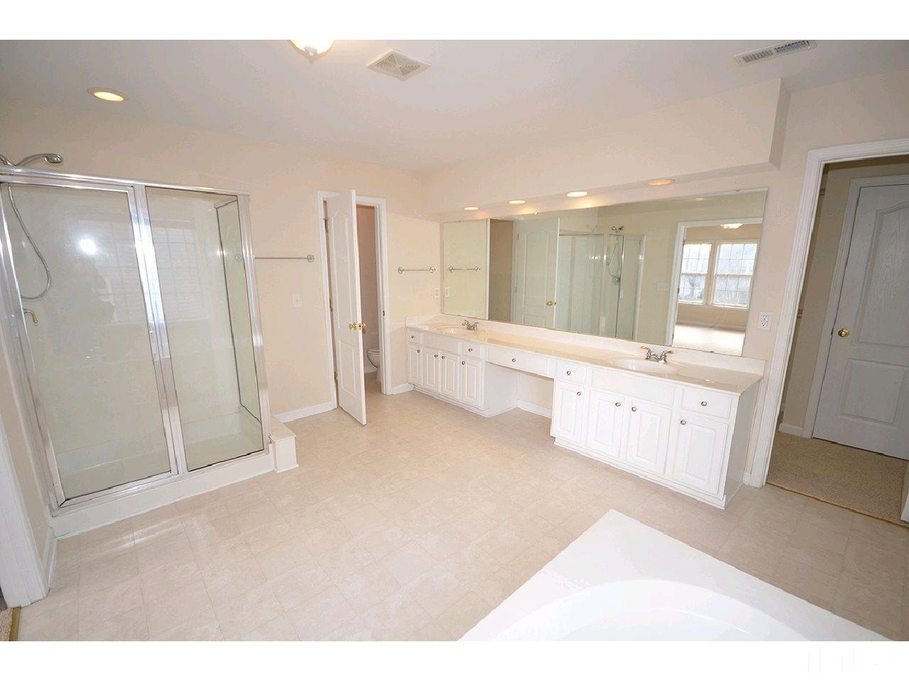 7661 Silver View Lane Raleigh, NC 27613 - Photo 18 of 25