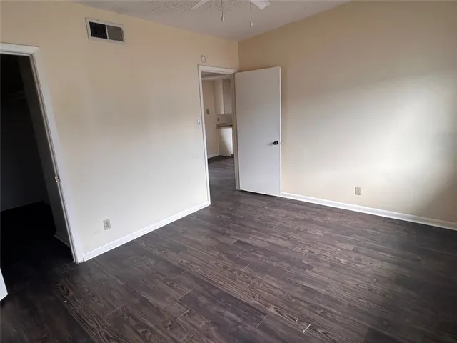 $1,000 | 2408 Longview Street, Unit 202, Austin, TX 78705