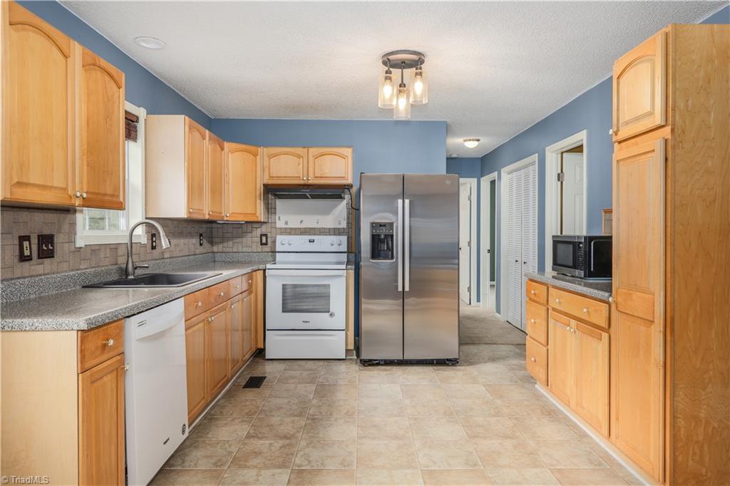 503 Beaver Dam Road Liberty, NC 27298 - Photo 5 of 27 Gallery Image 5