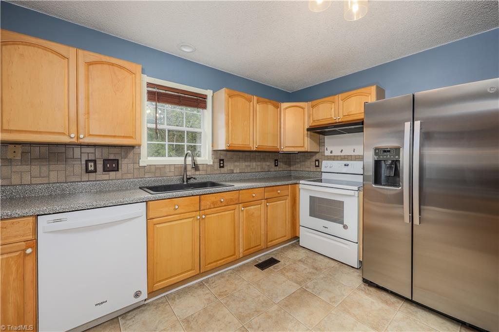 503 Beaver Dam Road Liberty, NC 27298 - Photo 6 of 27 Gallery Image 6