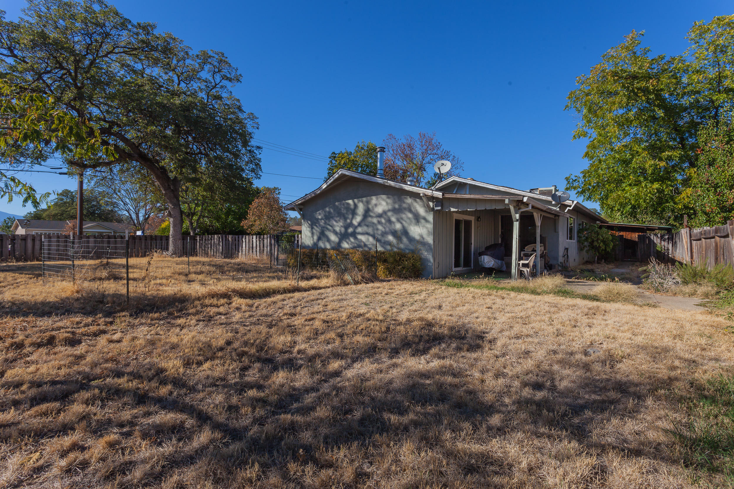 2297 Oxford Road Redding, CA 96002 - Photo 2 of 21 2297OxfordRd-MLS-20
