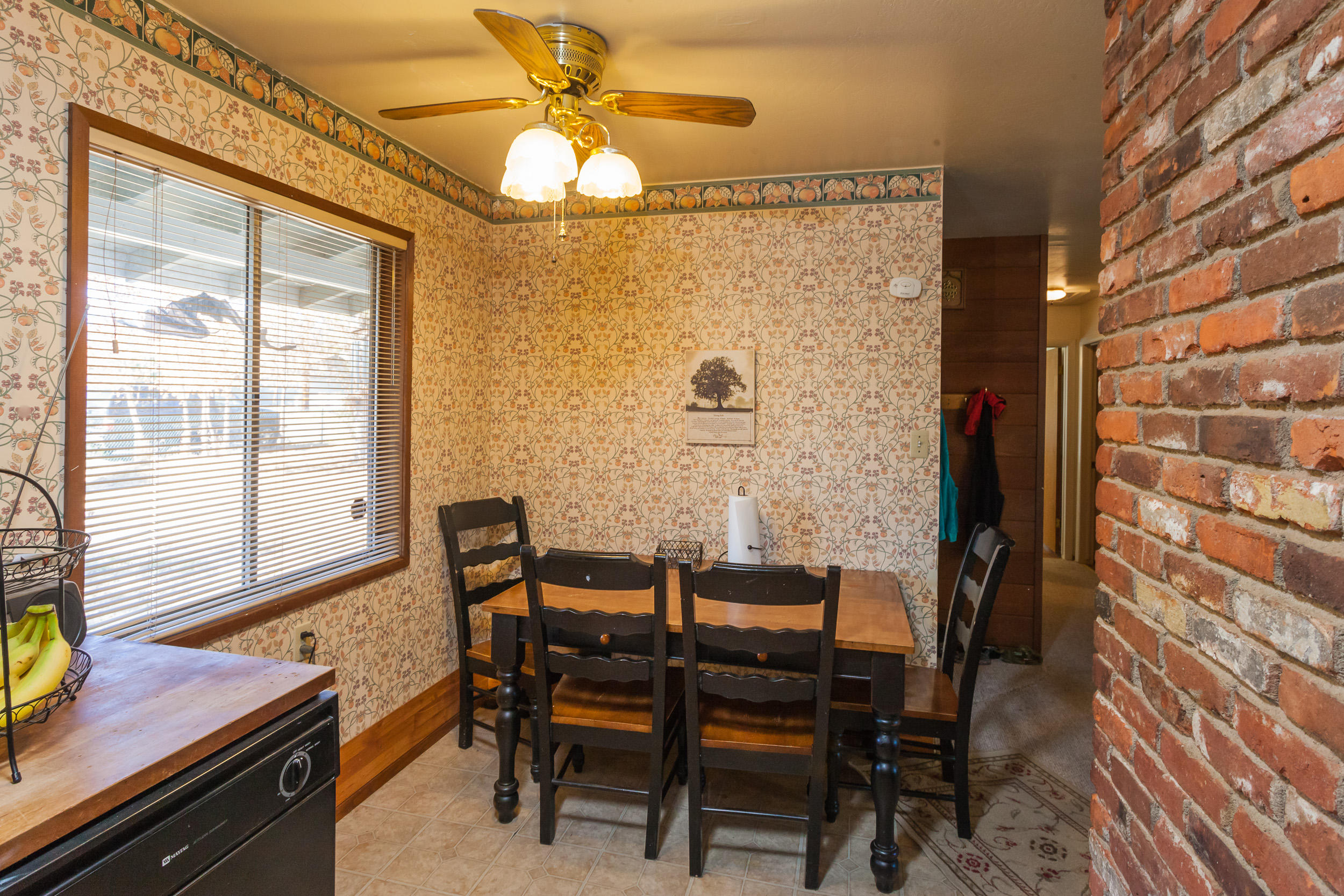 2297 Oxford Road Redding, CA 96002 - Photo 5 of 21 2297OxfordRd-MLS-7