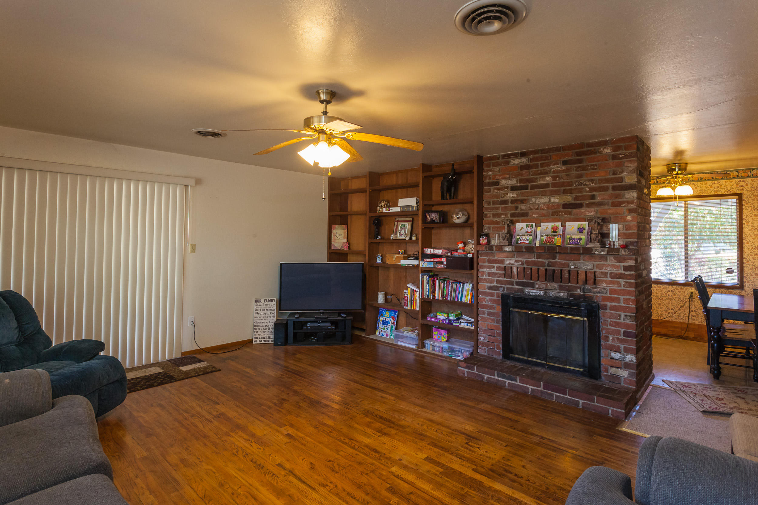 2297 Oxford Road Redding, CA 96002 - Photo 6 of 21 2297OxfordRd-MLS-4