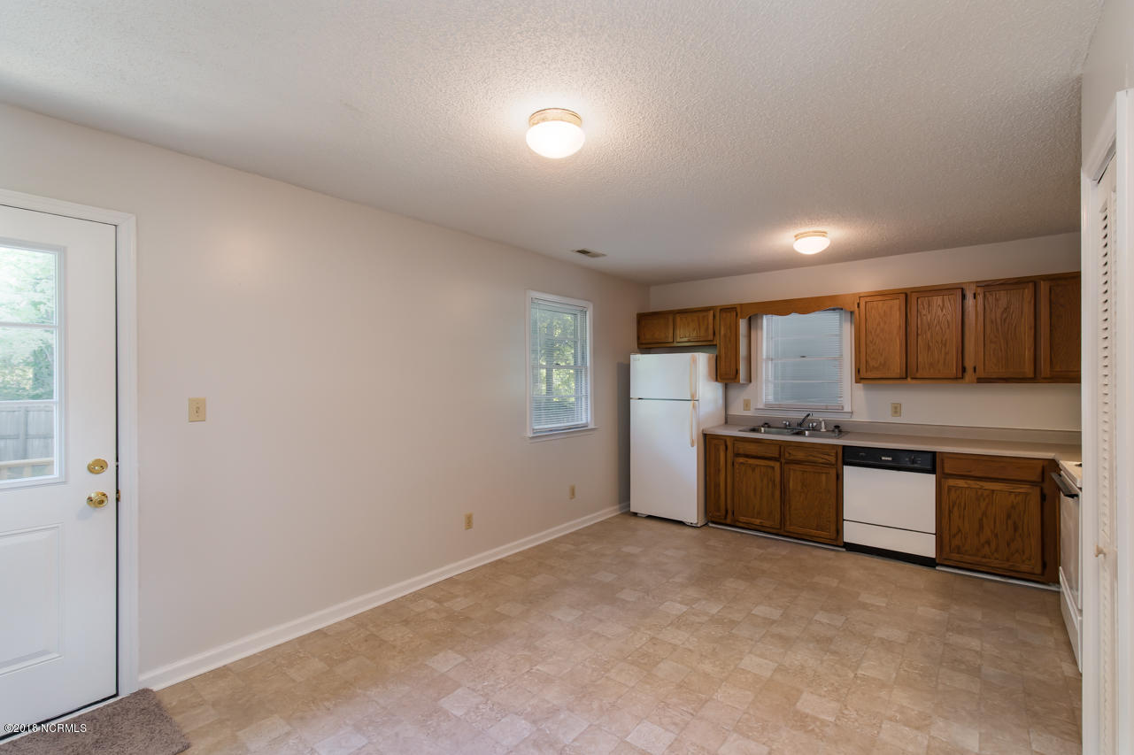 706 Country Club Road Jacksonville, NC 28546 - Photo 7 of 27 RE-7