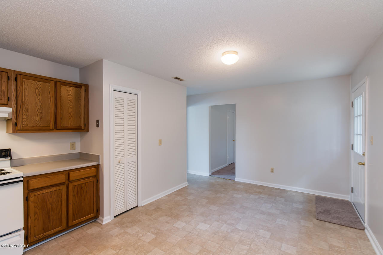 706 Country Club Road Jacksonville, NC 28546 - Photo 8 of 27 RE-9