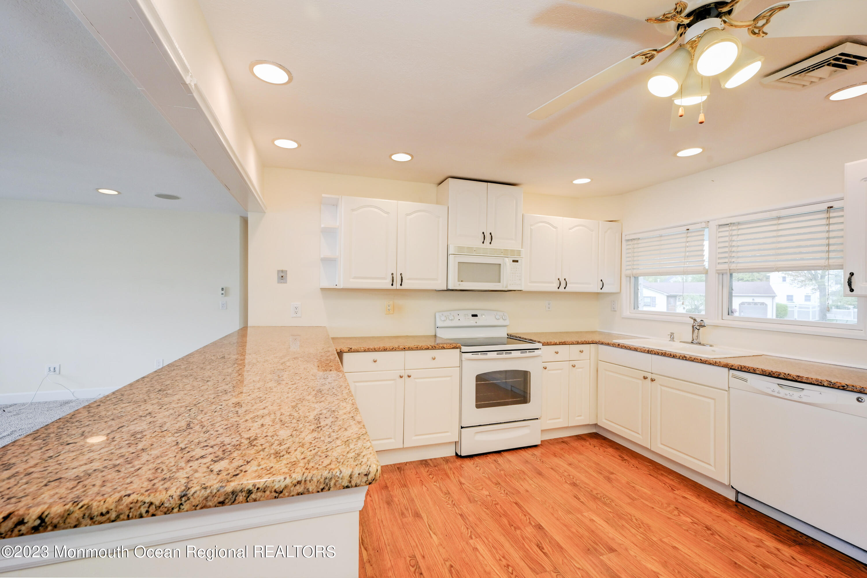 685 Carroll Fox Road Brick, NJ 08724 - Photo 8 of 47 08-Kitchen