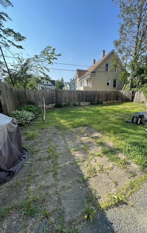 52 Acushnet Avenue Springfield, MA 01105 - Photo 13 of 28