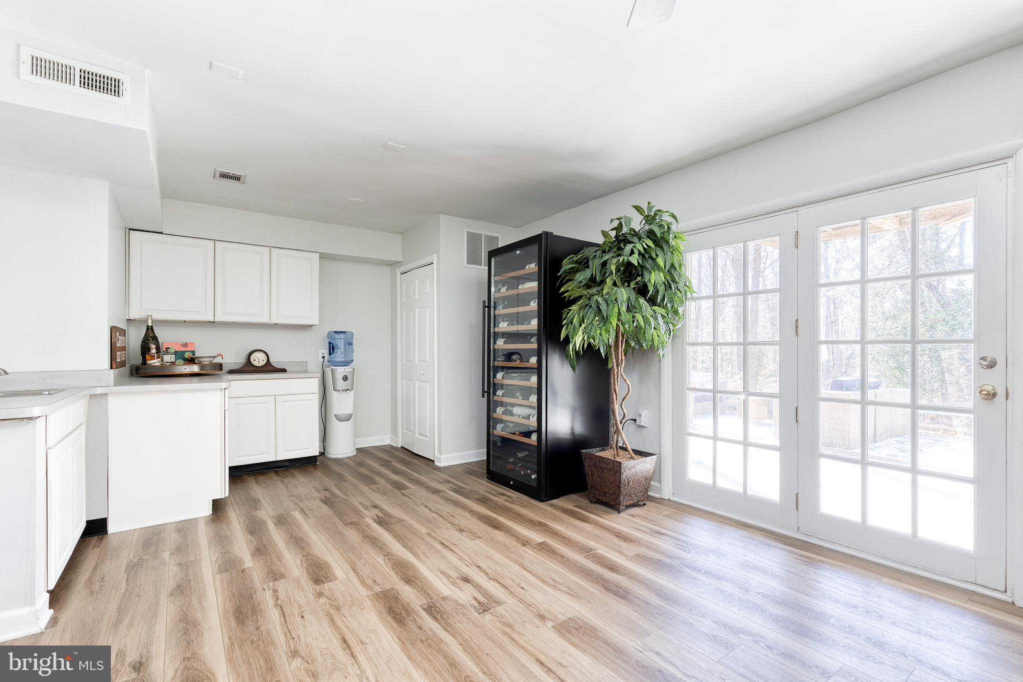 232 Cardamon Drive Edgewater, MD 21037 - Photo 25 of 44 a view of kitchen with wooden floor and electronic appliances
