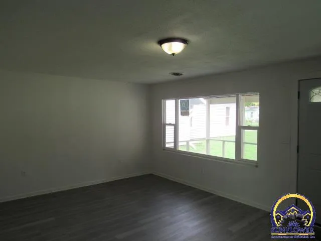 $75,900 | 919 Northeast Green Street, Topeka, KS 66616