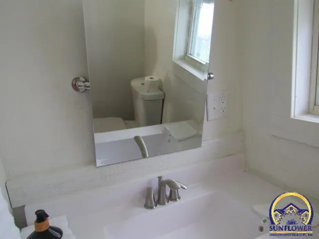 $75,900 | 919 Northeast Green Street, Topeka, KS 66616