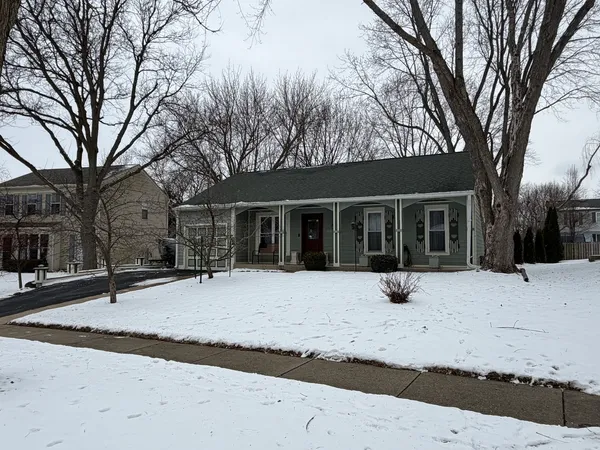 $320,000 | 1230 Meghan Avenue, Algonquin, IL 60102