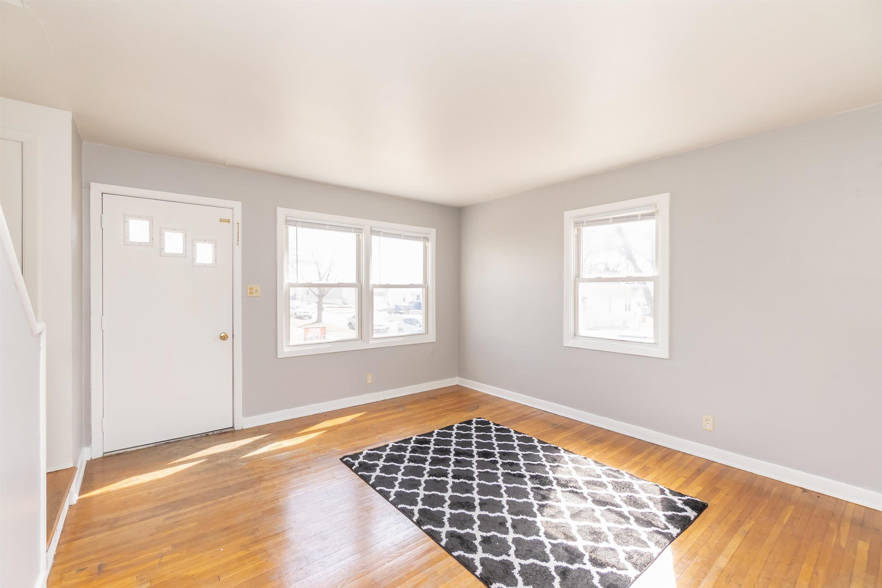 211 Madison Street Waterloo, IA 50703 - Photo 2 of 20 Gallery Image 2