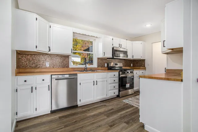 $485,000 | 3411 West Shore Drive, Battle Creek, MI 49017