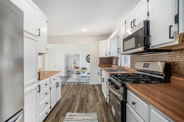 $485,000 | 3411 West Shore Drive, Battle Creek, MI 49017