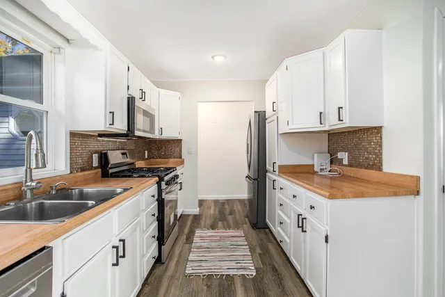 $485,000 | 3411 West Shore Drive, Battle Creek, MI 49017