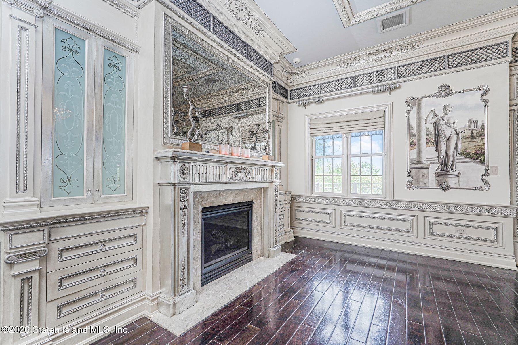 125 Benedict Road Staten Island, NY 10304 - Photo 38 of 96 primary built ins