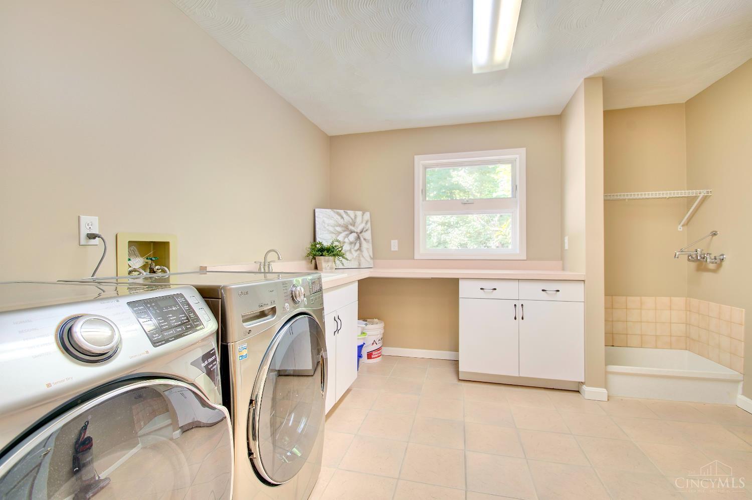 5995 Drake Road Cincinnati, OH 45243 - Photo 18 of 80