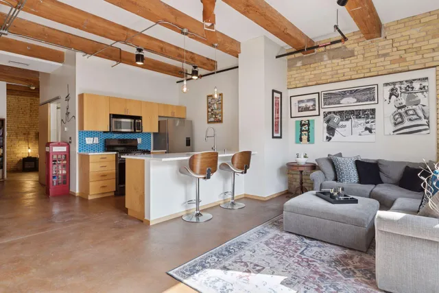 $200,000 | 406 Wacouta Street, Unit 601, St. Paul, MN 55101