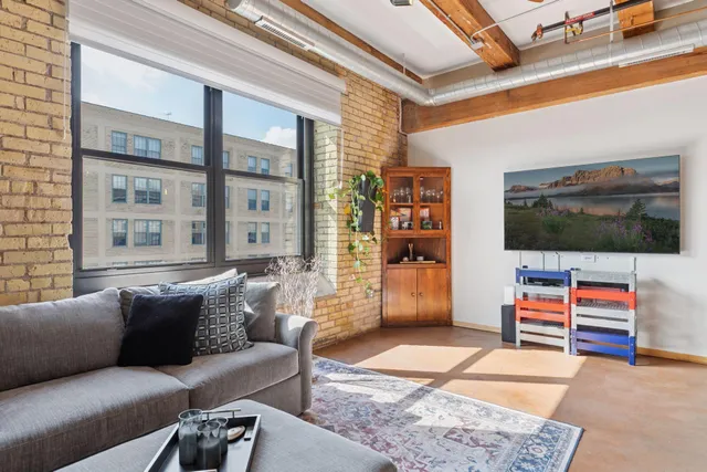 $200,000 | 406 Wacouta Street, Unit 601, St. Paul, MN 55101