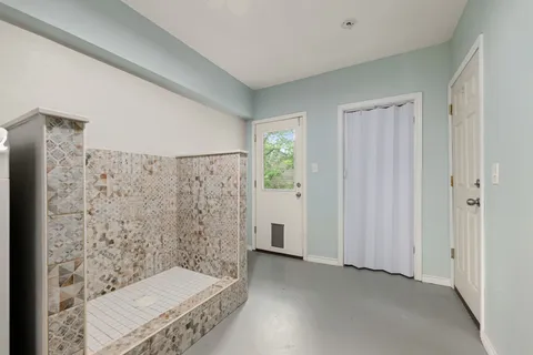 $2,400 | 5127 Maple Street, Bellaire, TX 77401